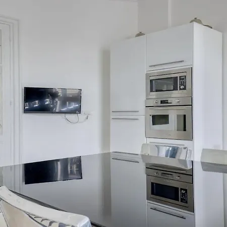 Apartment Renovated, Amazing & Huge Flat Of 200 Sqm 16 *