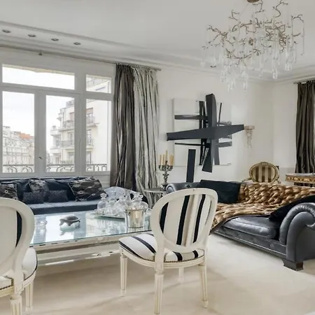Renovated, Amazing & Huge Flat Of 200 Sqm 16 Lejlighed *