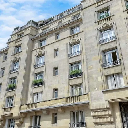 Renovated, Amazing & Huge Flat Of 200 Sqm 16 *