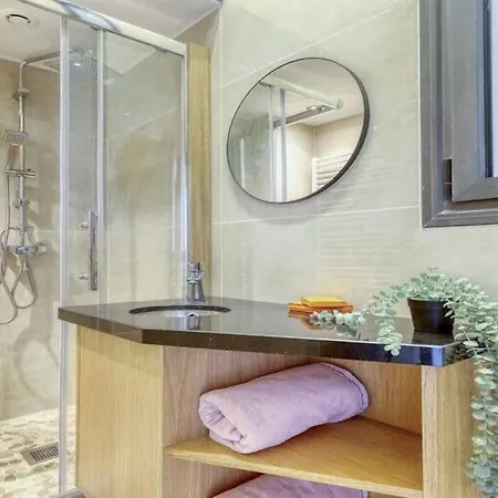 Apartment Renovated, Amazing & Huge Flat Of 200 Sqm 16 *